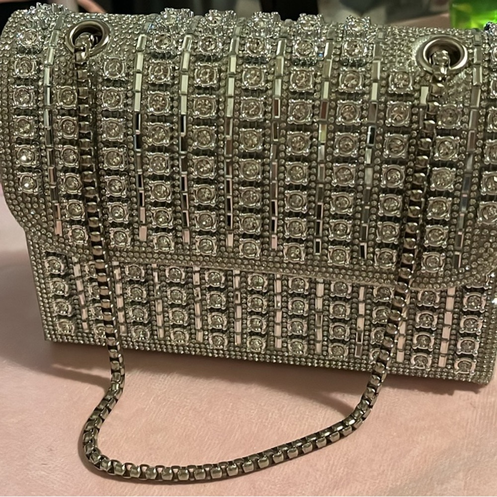 Crystal-Embellished Silver Evening Clutch with Chain Strap